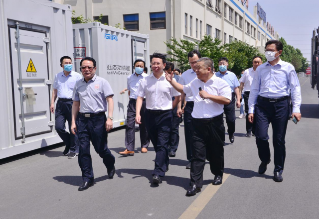市人大常委会委员张弢带队到开云电子公司专题调研